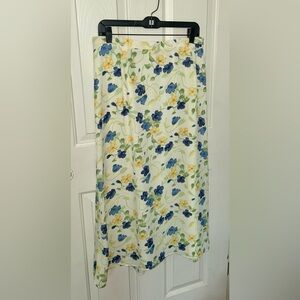 Villager/LizClaiborne Floral Print Skirt with Blue and Yellow Flowers
